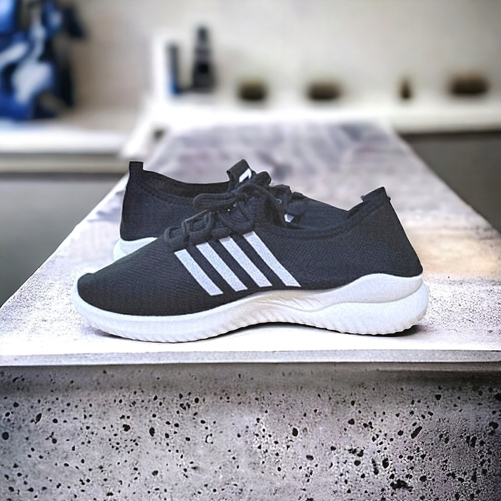 Unisex Soft Shell Pull-On Runners Size Women's 11.5 Men's 10 NWOT